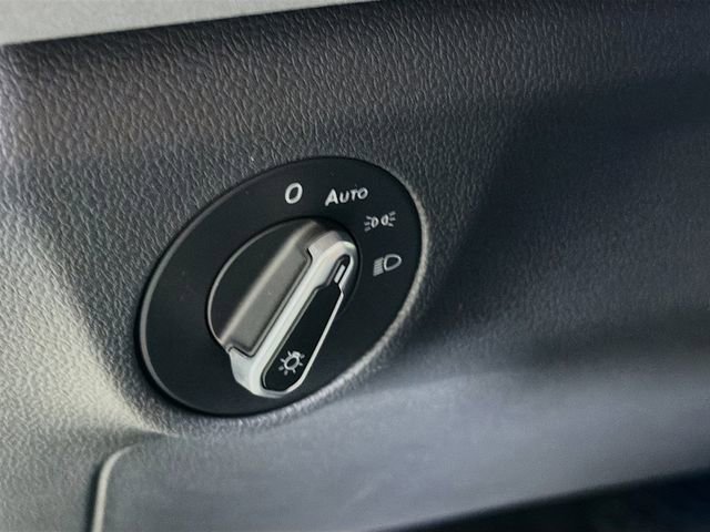 Used 2025 Volkswagen Jetta SE w/ Sunroof Package image 10