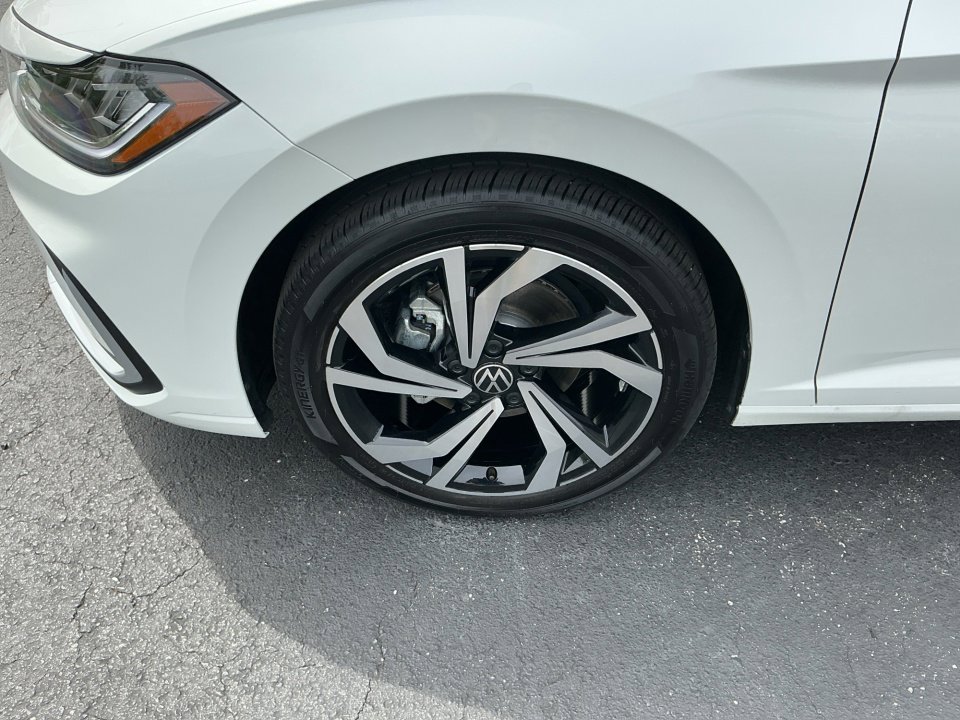 Used 2025 Volkswagen Jetta SEL image 31