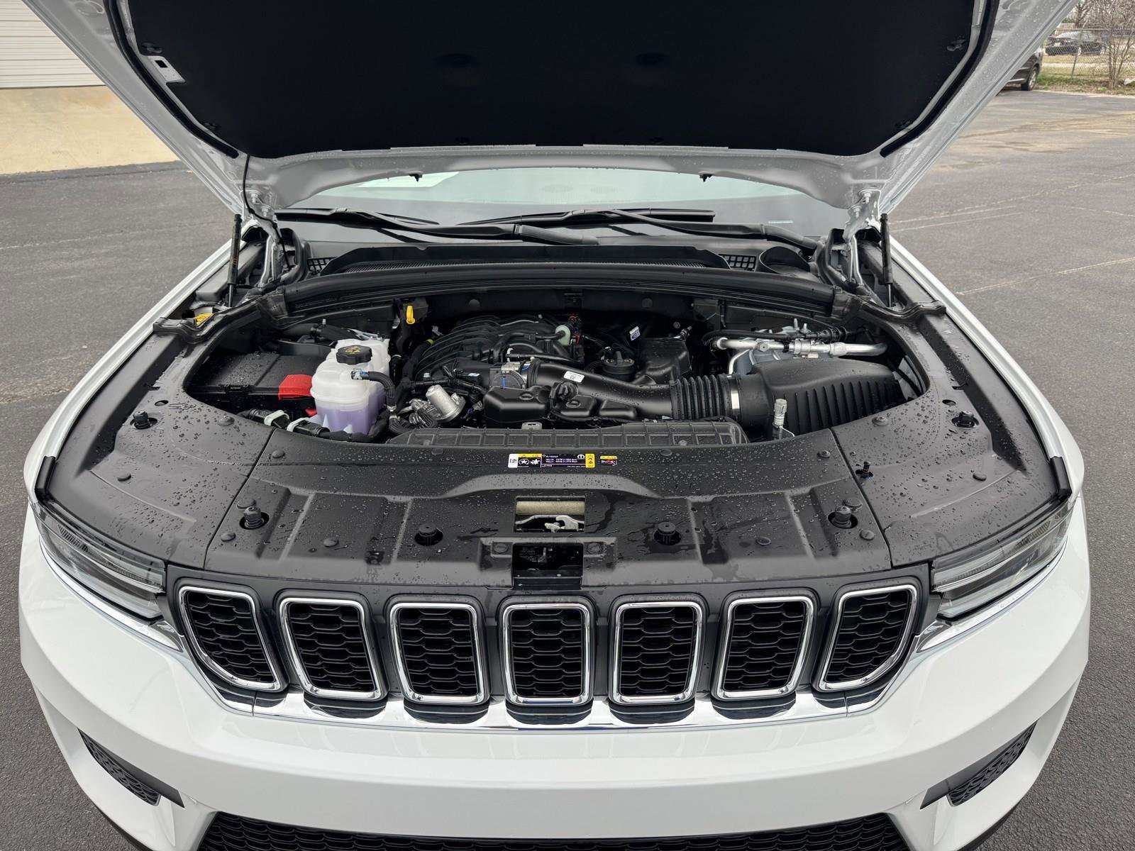 Used 2025 Jeep Grand Cherokee Laredo X w/ Luxury Tech Group I image 40