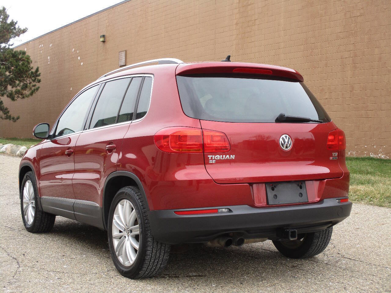 Used 2016 Volkswagen Tiguan SE image 6