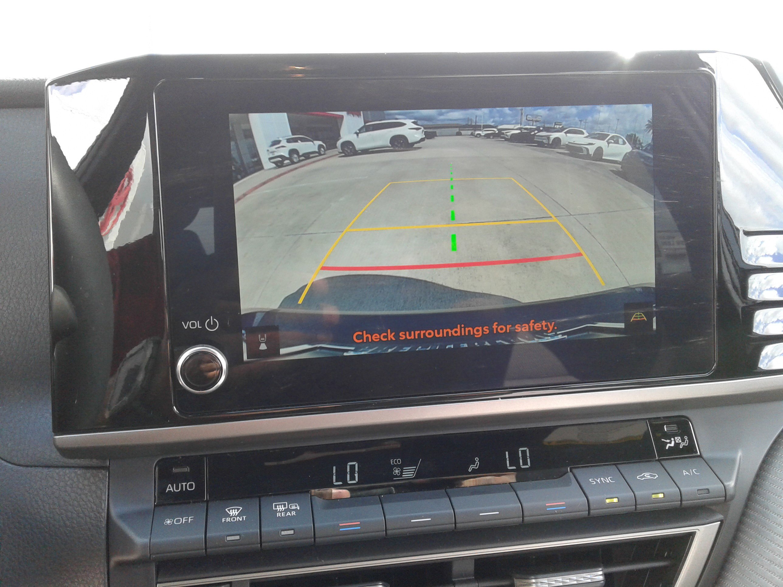 Used 2025 Toyota Camry SE w/ Convenience Package image 19