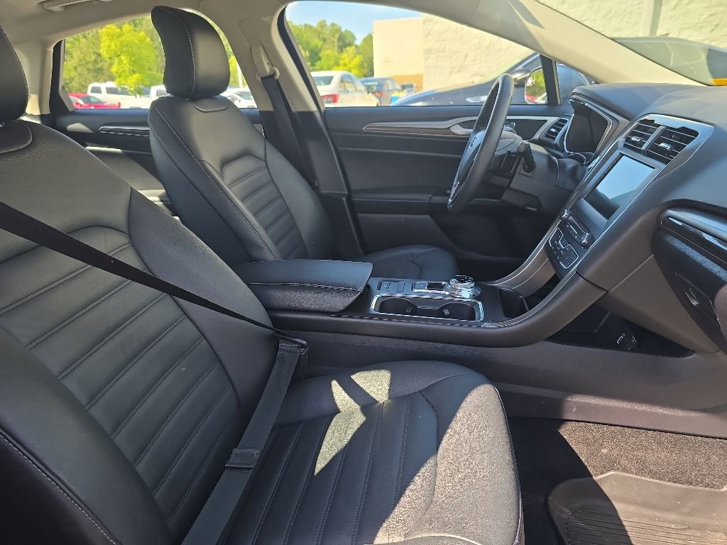 Used 2018 Ford Fusion SE w/ Fusion SE Technology Package FWD image 22