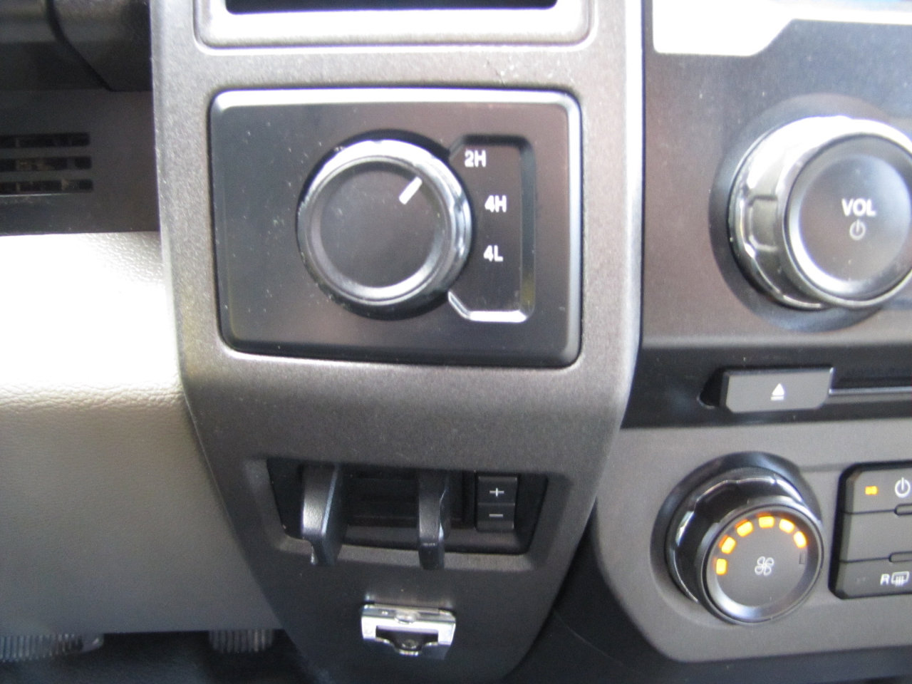 Used 2018 Ford F350 XL w/ Power Equipment Group image 13