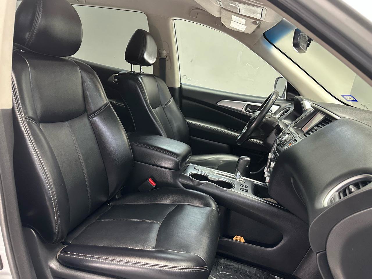 Used 2019 Nissan Pathfinder SL FWD image 11
