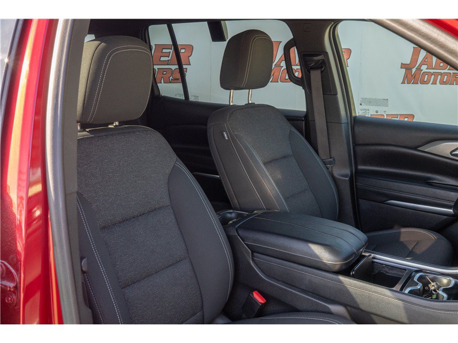 Used 2024 Chevrolet Traverse LT w/ Midnight/Sport Edition FWD image 5