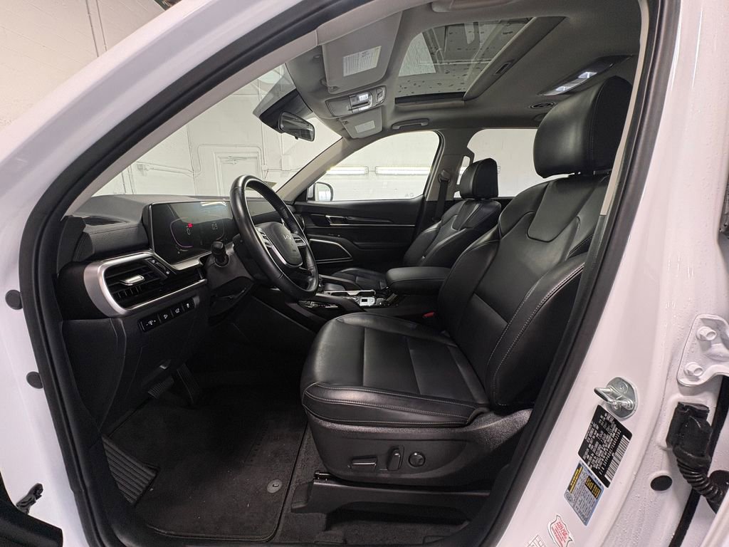 Used 2025 Kia Telluride S image 14