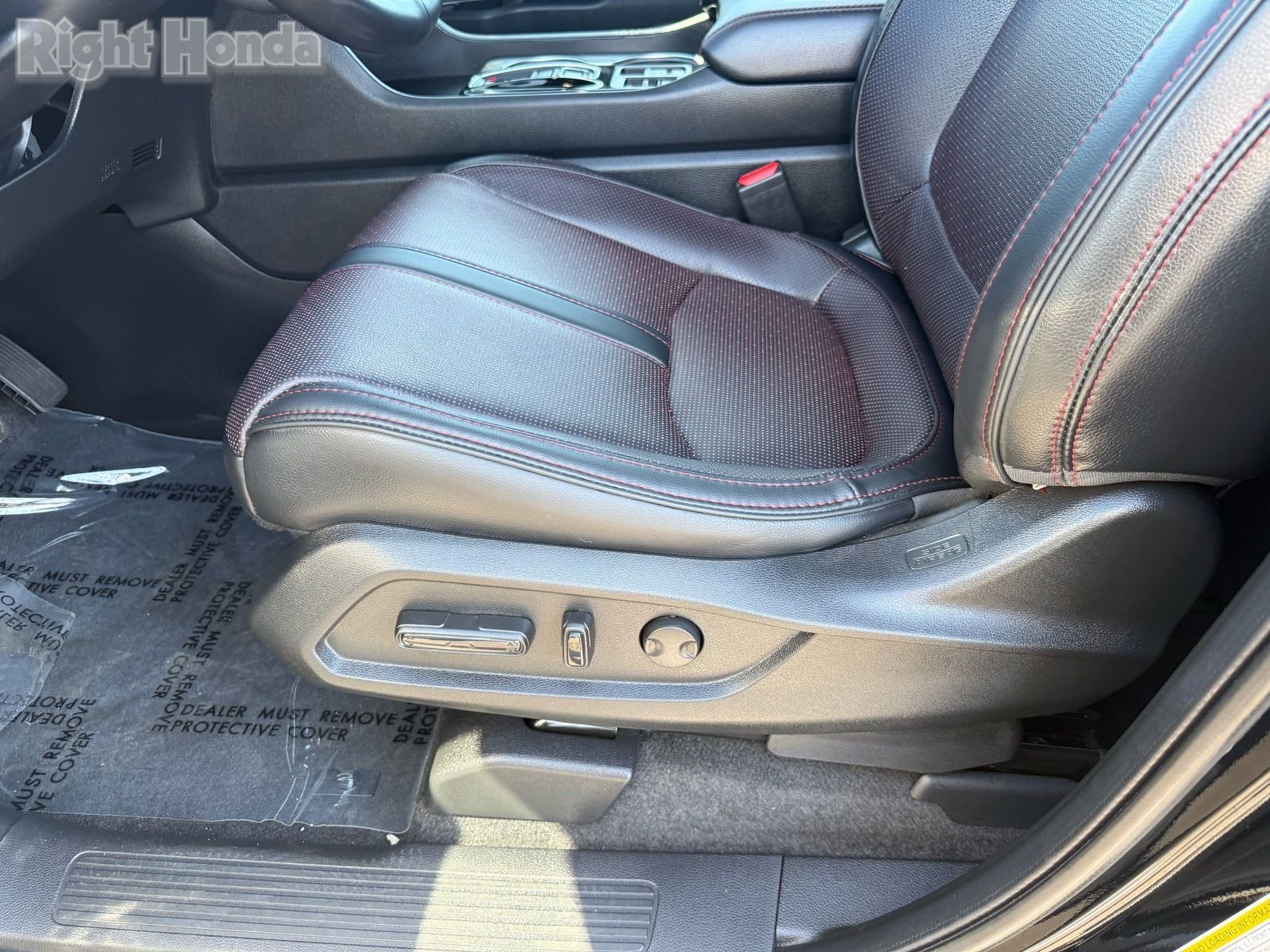 Certified 2025 Honda Pilot Black Edition image 14