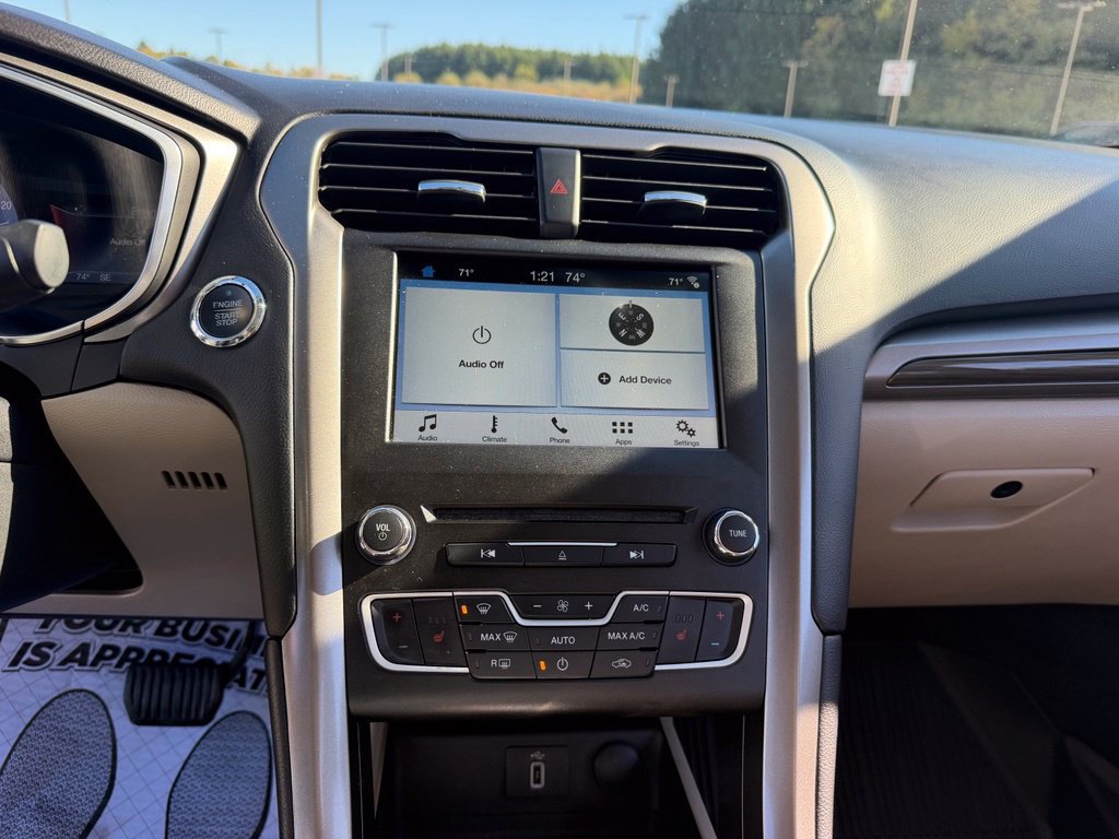 Used 2018 Ford Fusion SE w/ Fusion SE Technology Package AWD/4WD image 19