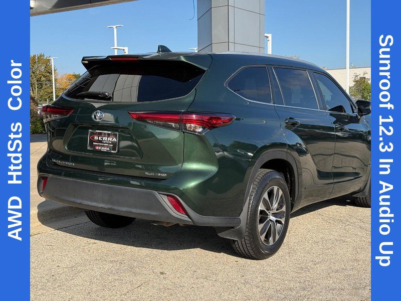 Used 2023 Toyota Highlander XLE AWD/4WD image 3