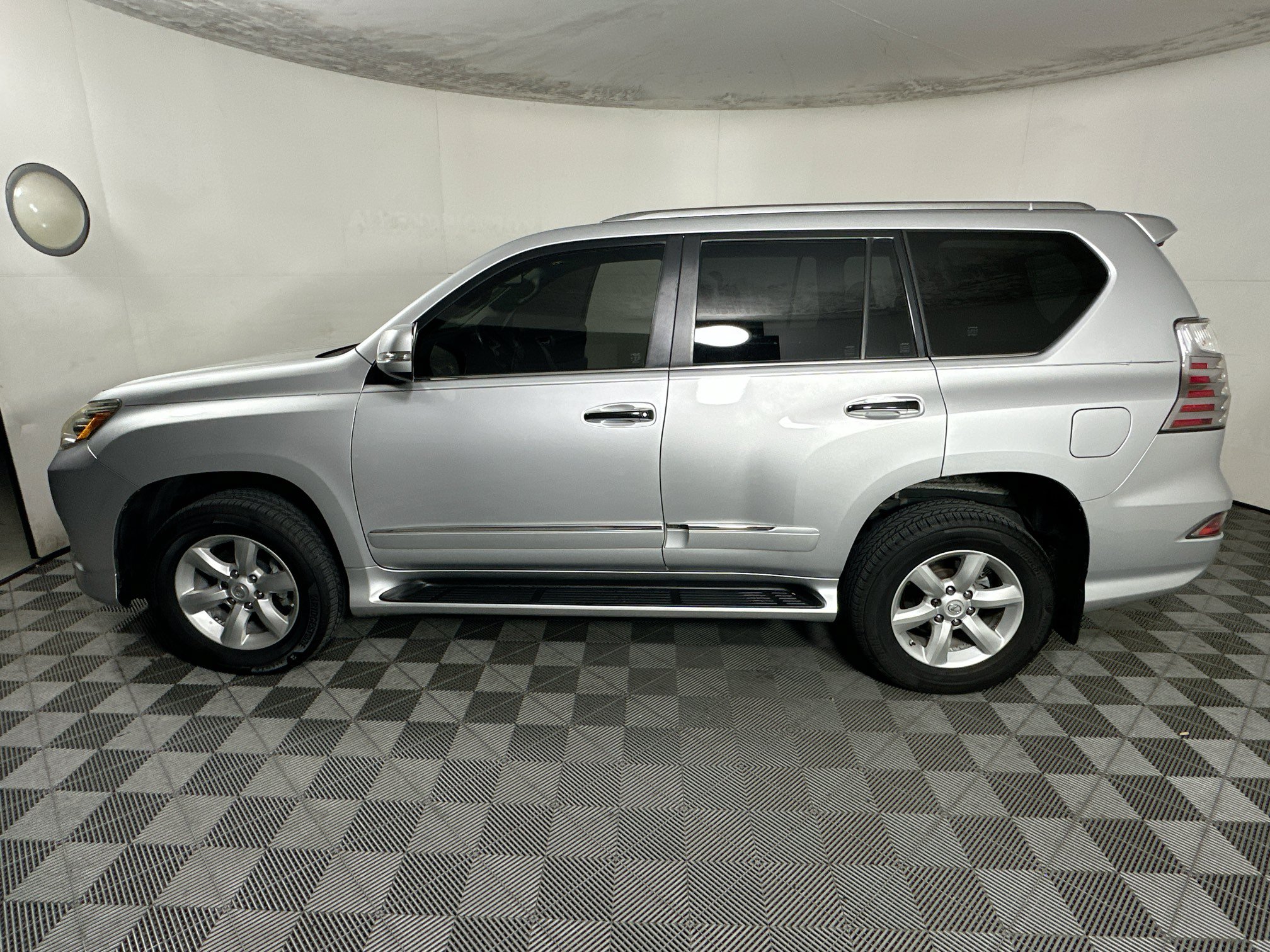 Used 2016 Lexus GX 460 w/ Navigation Package AWD/4WD image 6