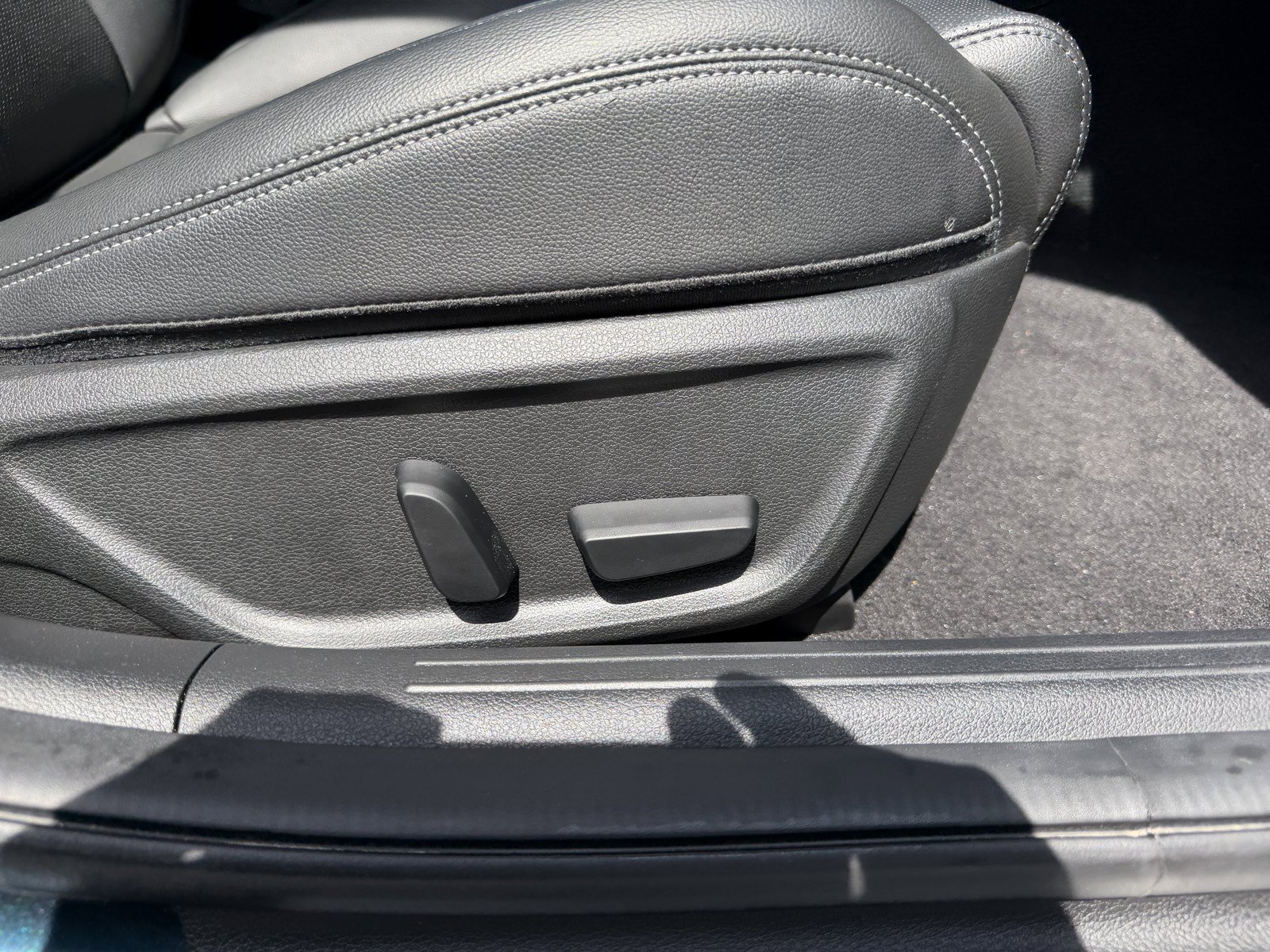 Used 2025 Genesis G70 2.5T RWD image 15