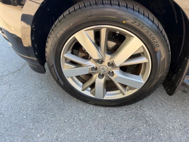 Used 2016 Nissan Pathfinder Platinum w/ Family Entertainment Package AWD/4WD image 11