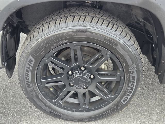 Used 2020 Toyota Tundra SR5 w/ SR5 Leather Package image 17
