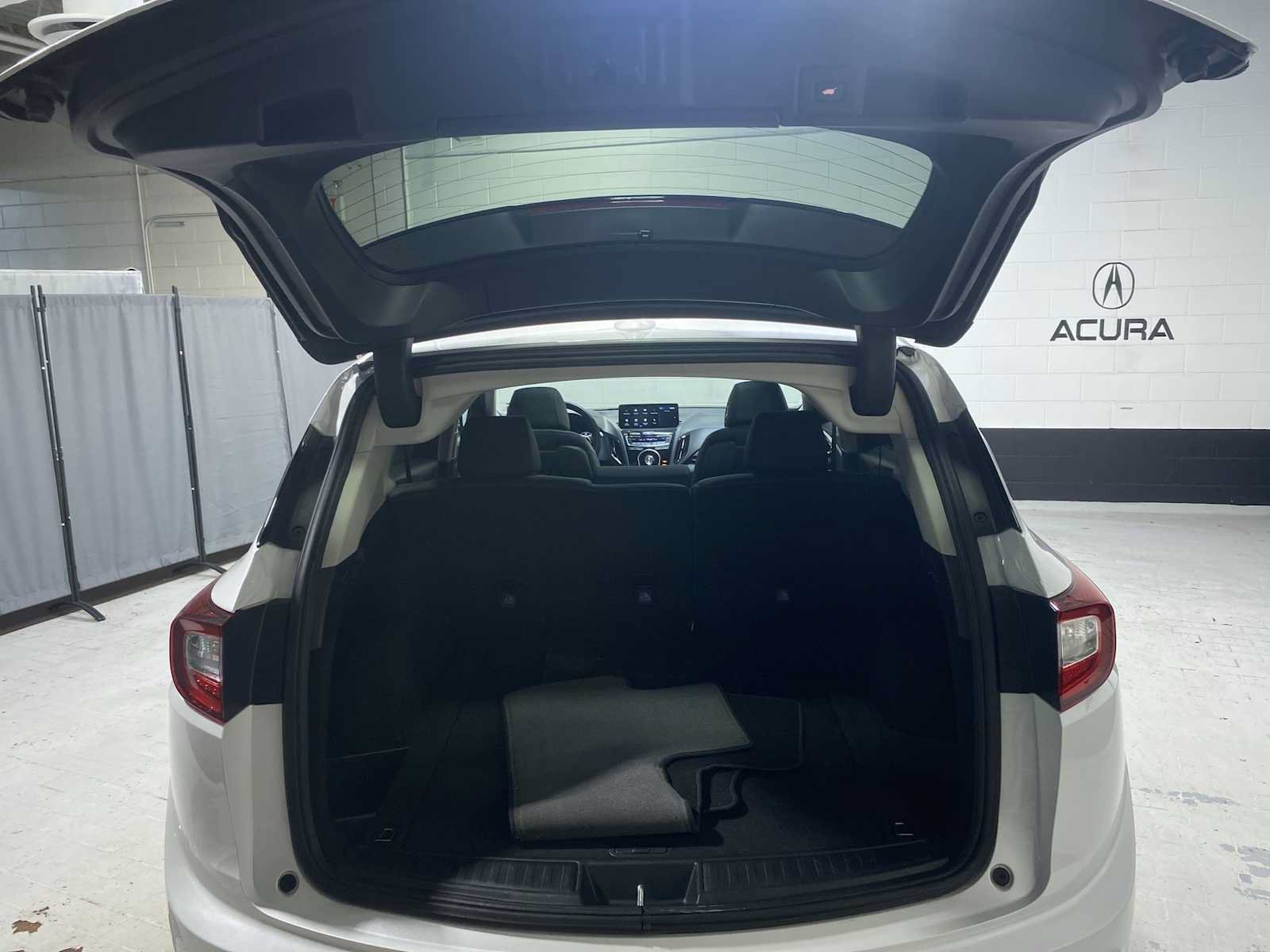 Used 2024 Acura RDX SH-AWD image 19