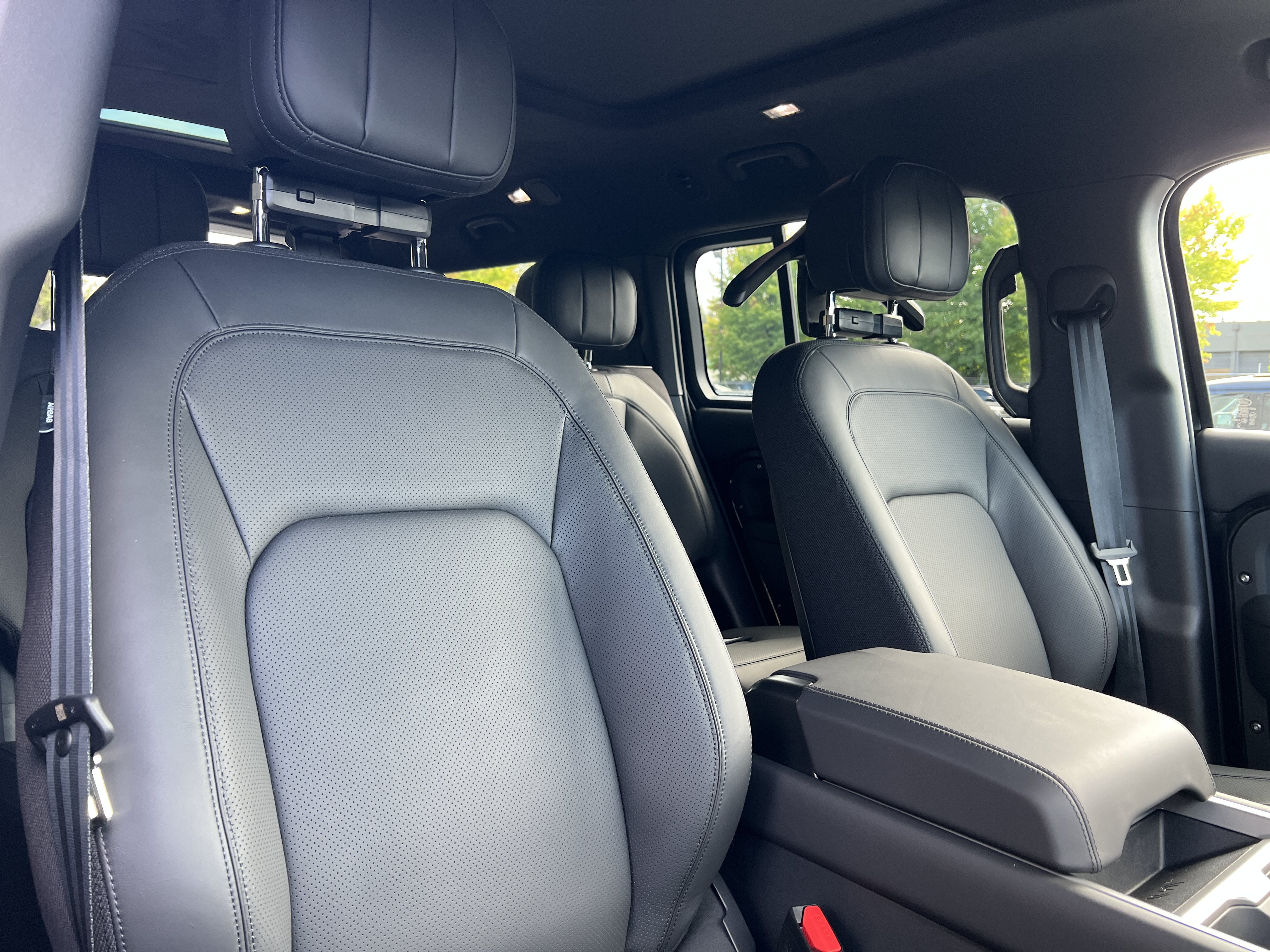 New 2025 Land Rover Defender 130 V8 AWD/4WD image 12