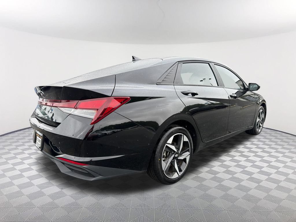Used 2023 Hyundai Elantra SEL w/ Convenience Package FWD image 5