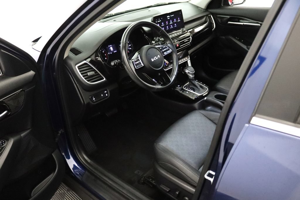 Used 2023 Kia Seltos EX AWD/4WD image 16