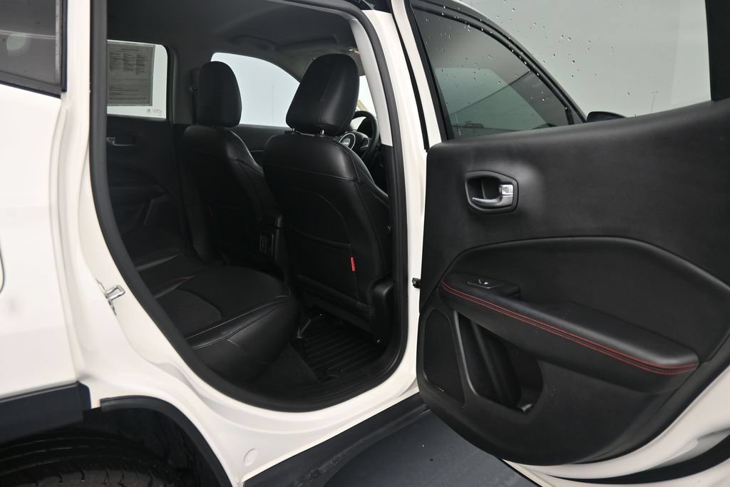 Used 2019 Jeep Compass Trailhawk w/ Popular Equipment Group AWD/4WD image 11