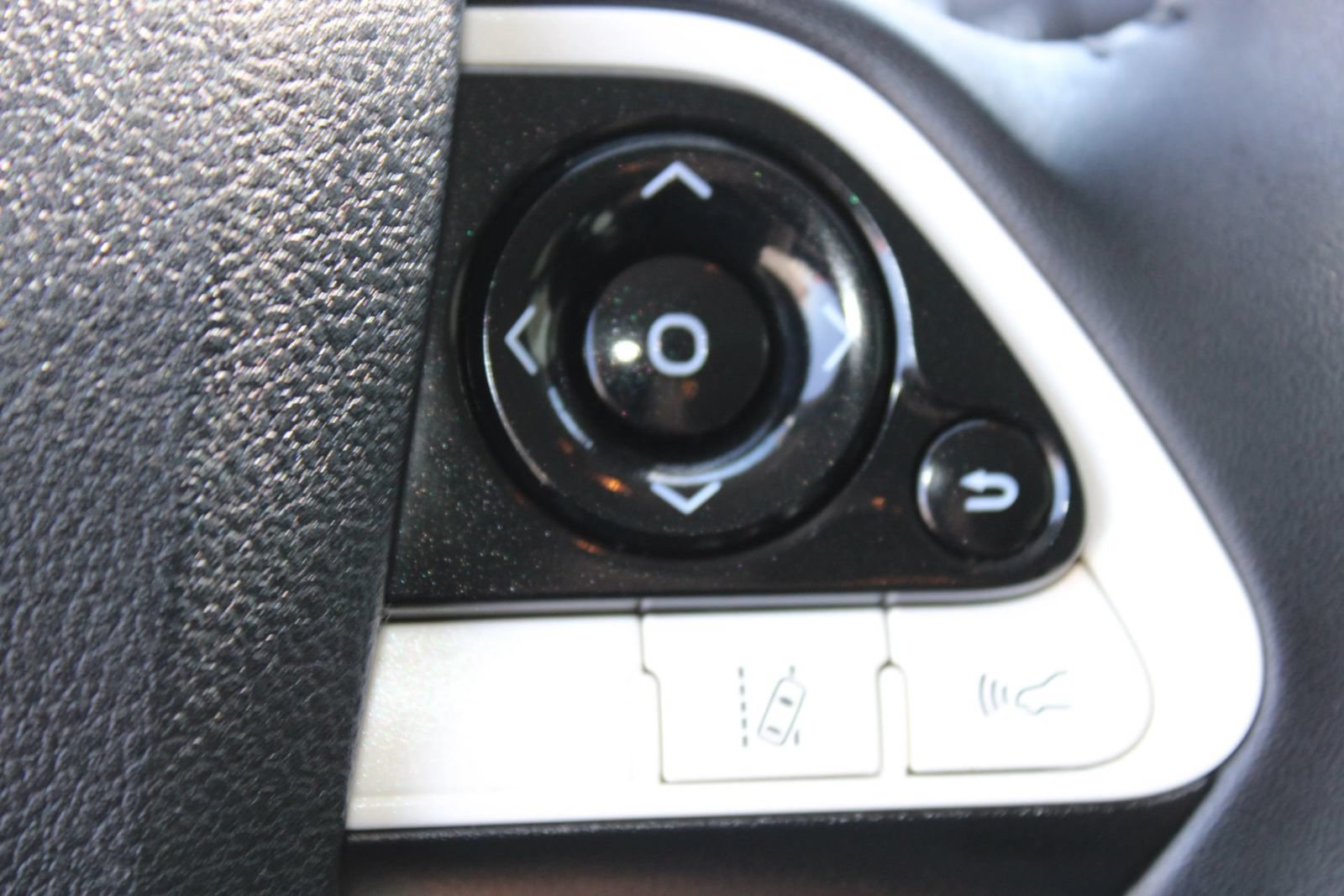 Used 2018 Toyota Prius Prime Premium FWD image 26