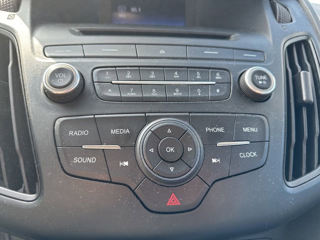 Used 2016 Ford Focus SE w/ Reverse Sensing Package image 23