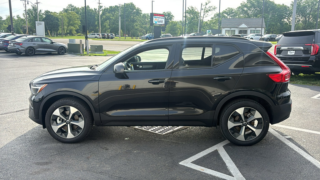 New 2026 Volvo XC40 B5 Core w/ Climate Package AWD/4WD image 3