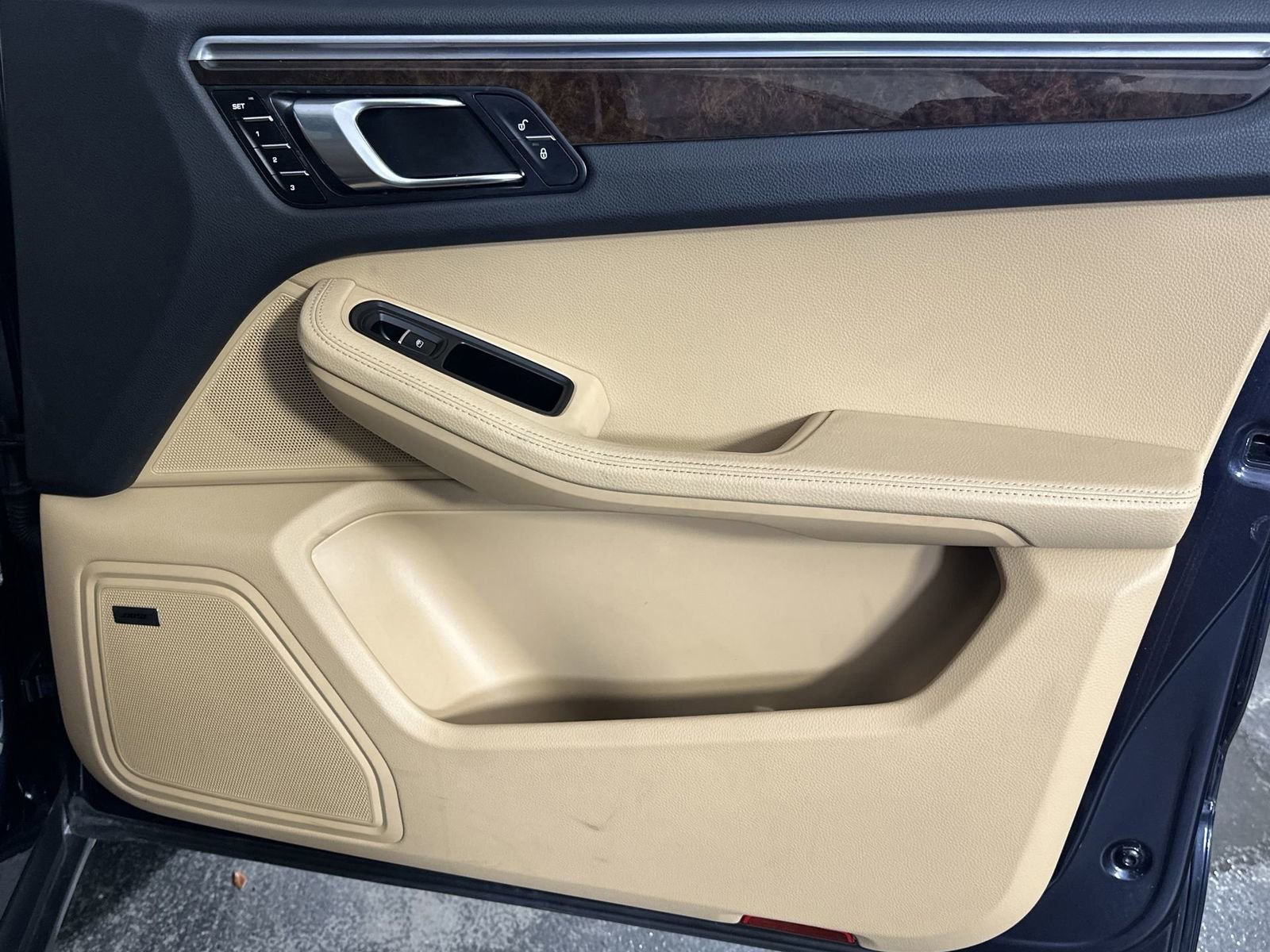 Used 2018 Porsche Macan AWD/4WD image 31