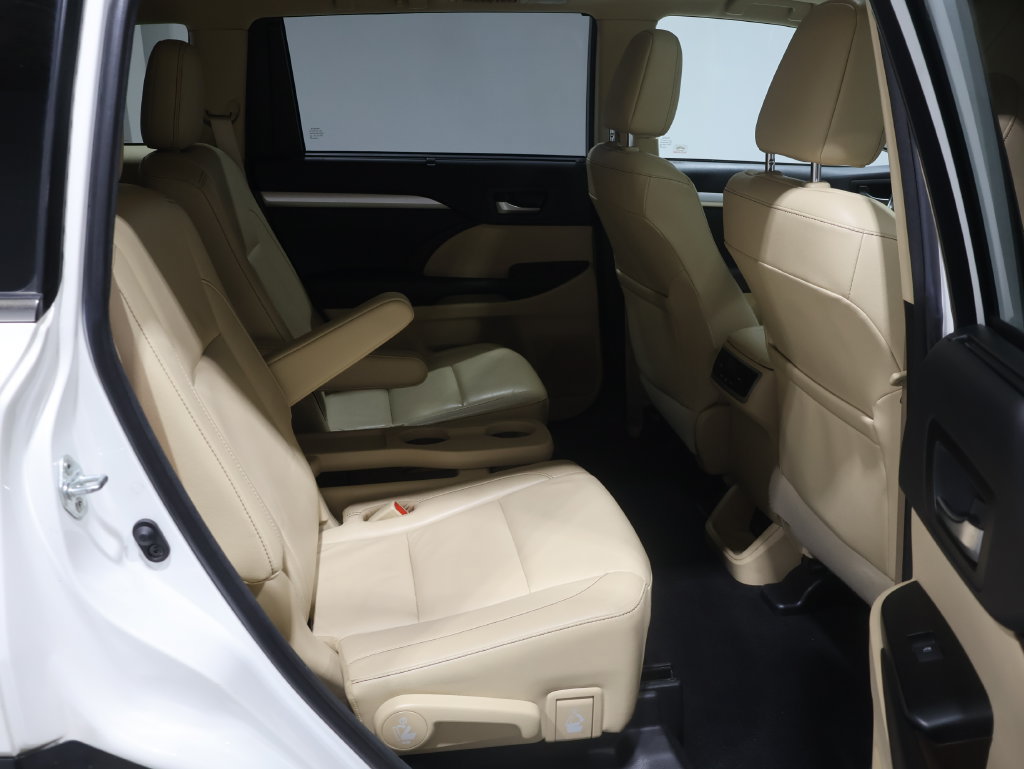 Used 2018 Toyota Highlander XLE AWD/4WD image 23