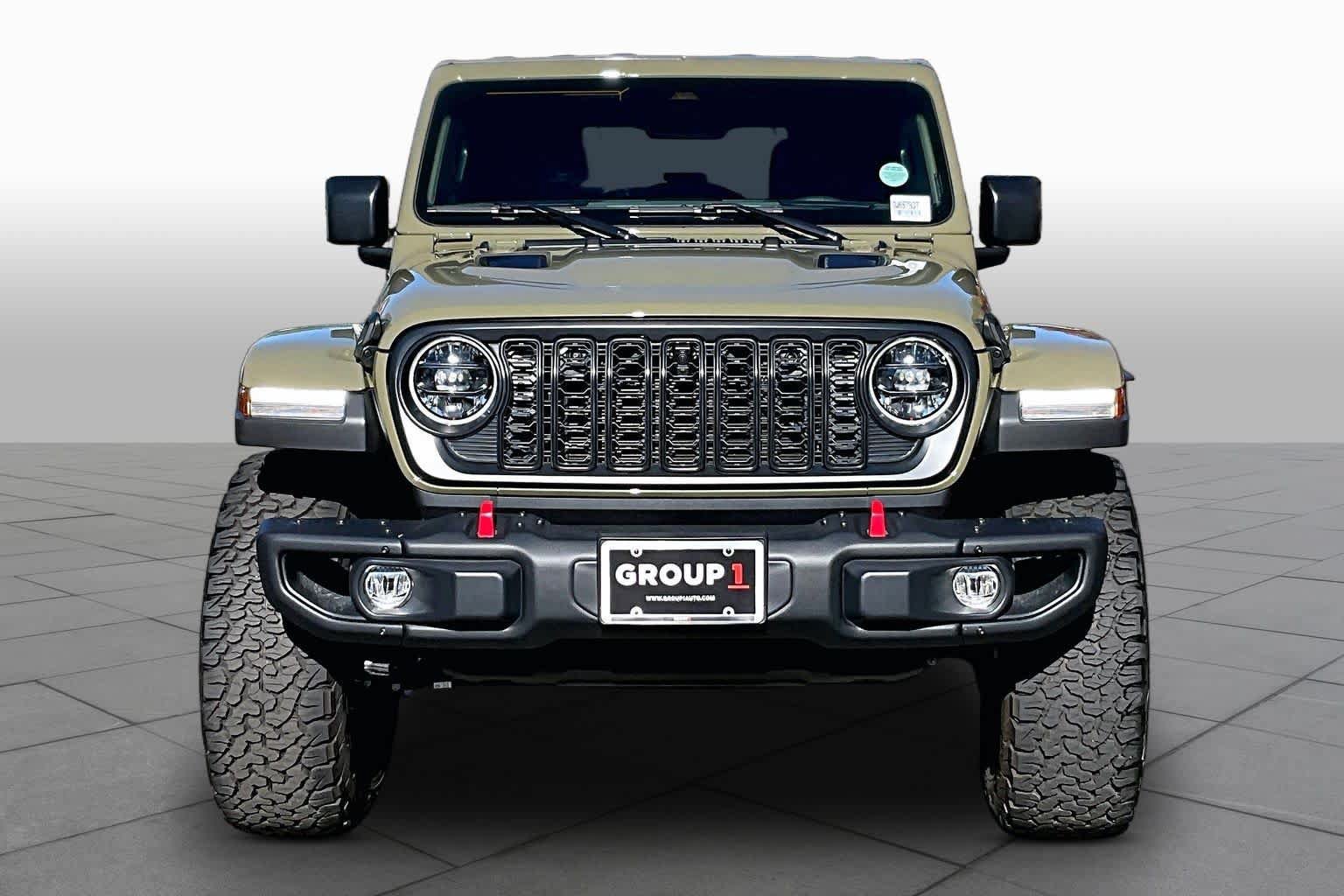 Used 2025 Jeep Wrangler Rubicon AWD/4WD image 3