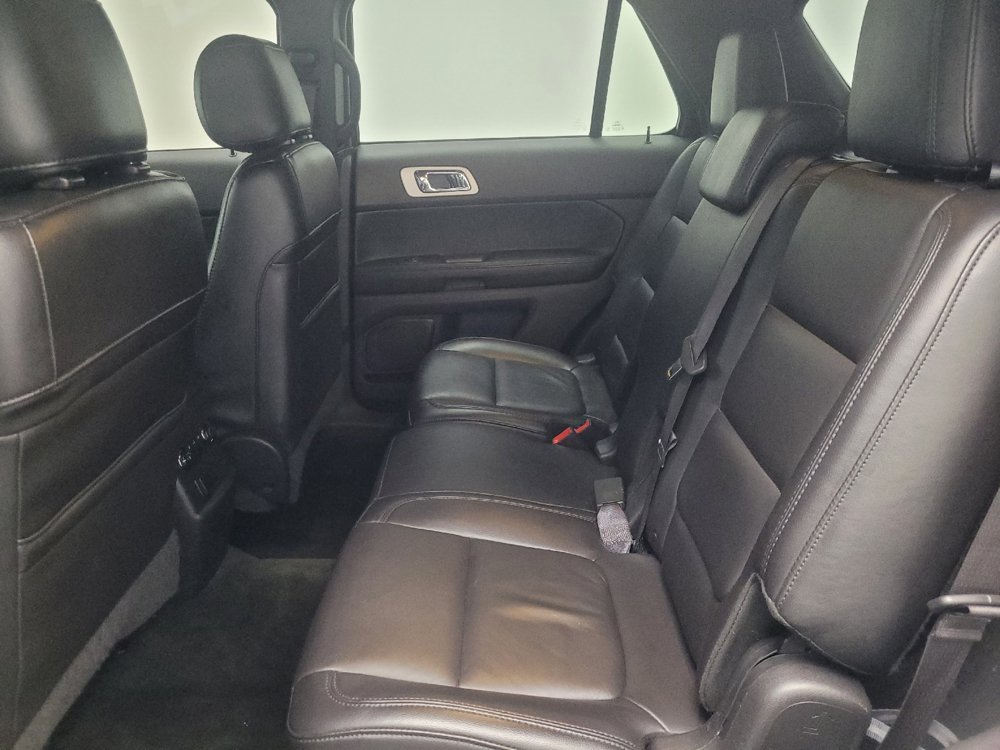 Used 2015 Ford Explorer XLT w/ Equipment Group 202B FWD image 18