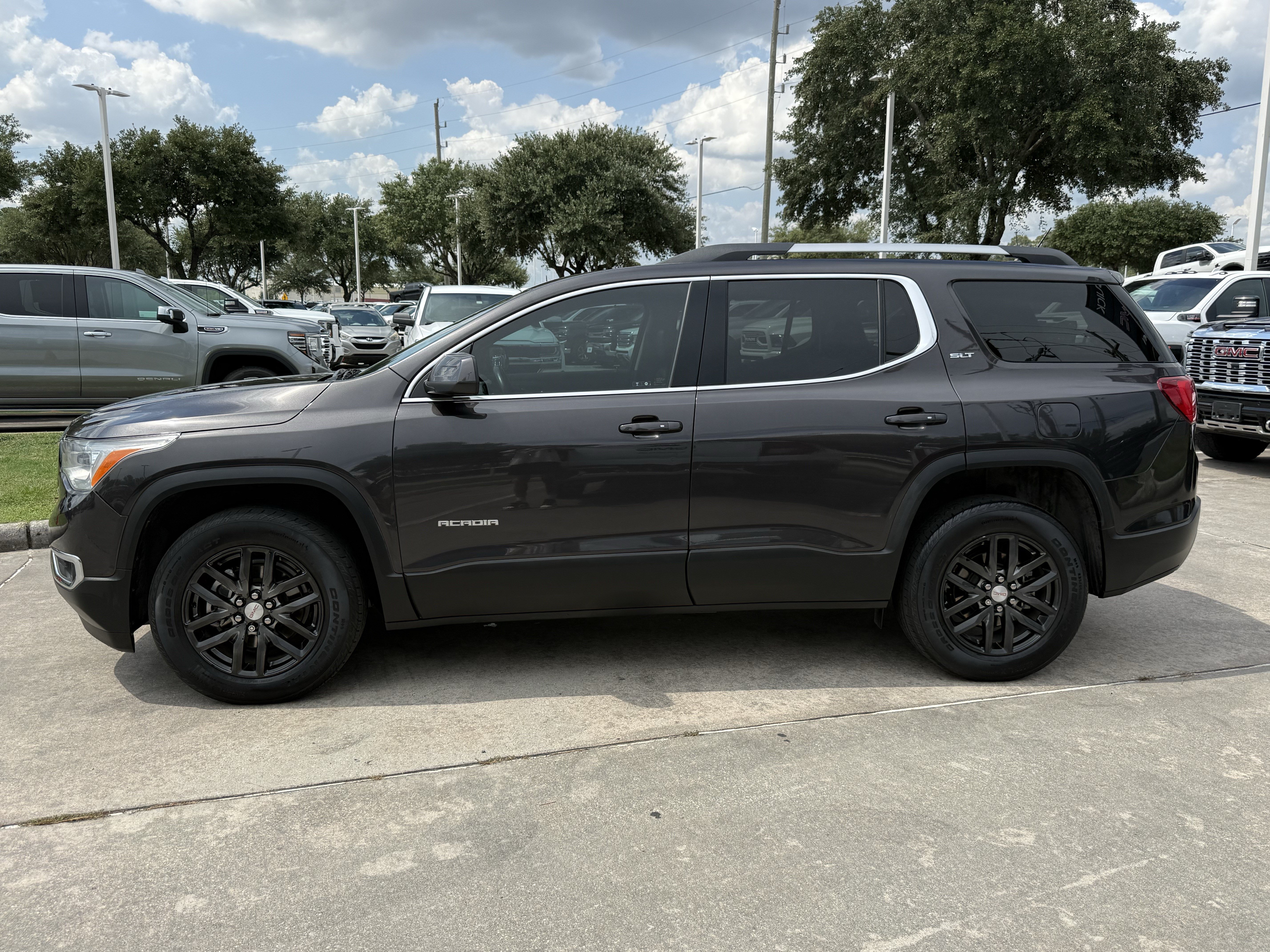 Used 2019 GMC Acadia SLT w/ LPO, Floor Liner Package FWD image 8