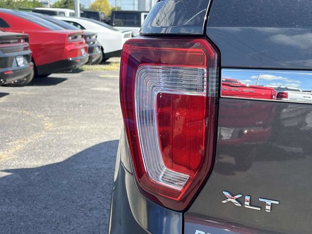 Used 2017 Ford Explorer XLT FWD image 10