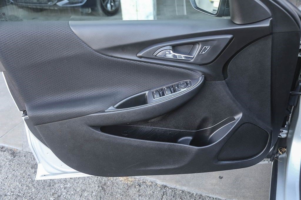 Used 2021 Chevrolet Malibu LT FWD image 19