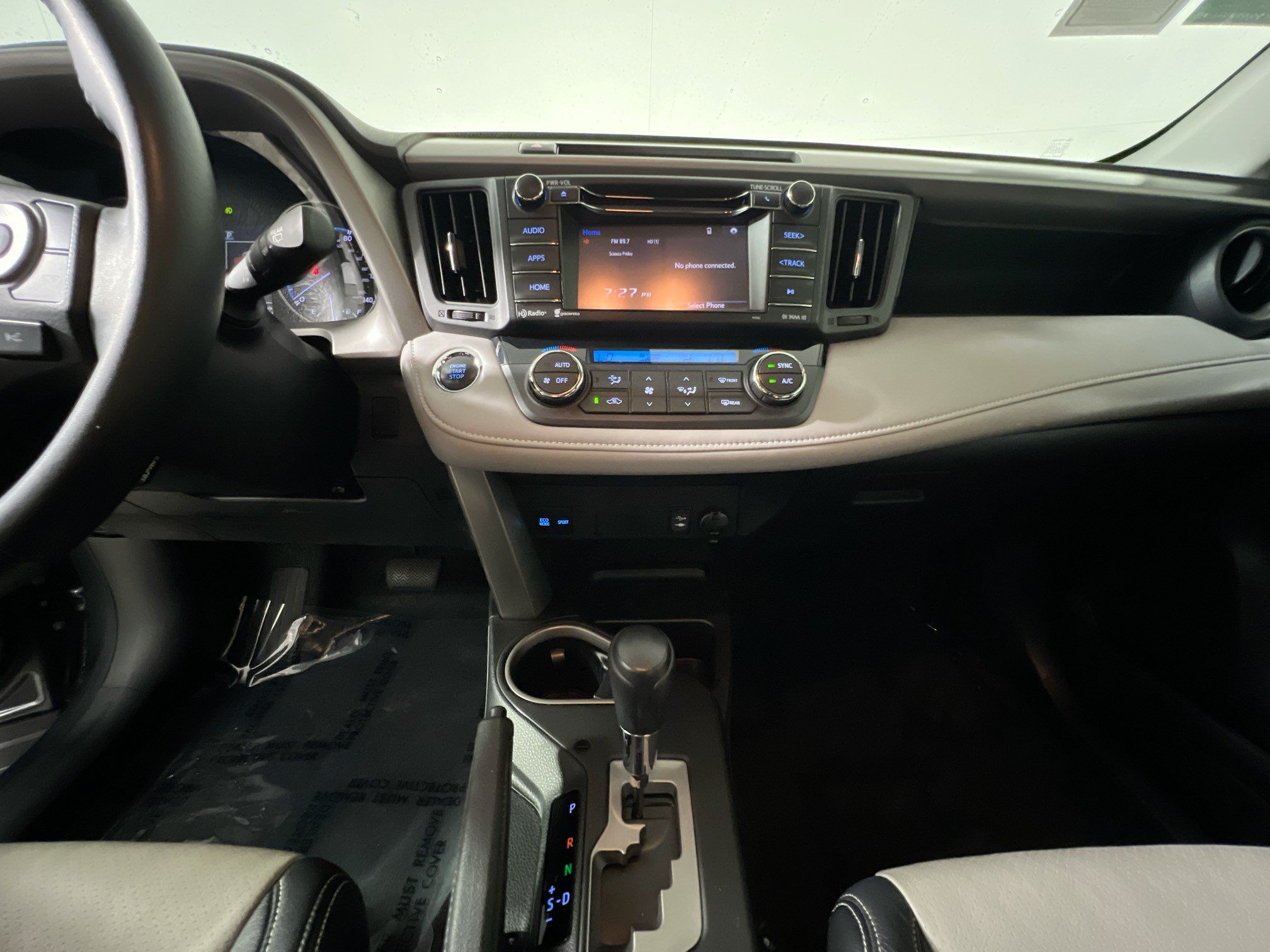 Used 2018 Toyota RAV4 XLE FWD image 25