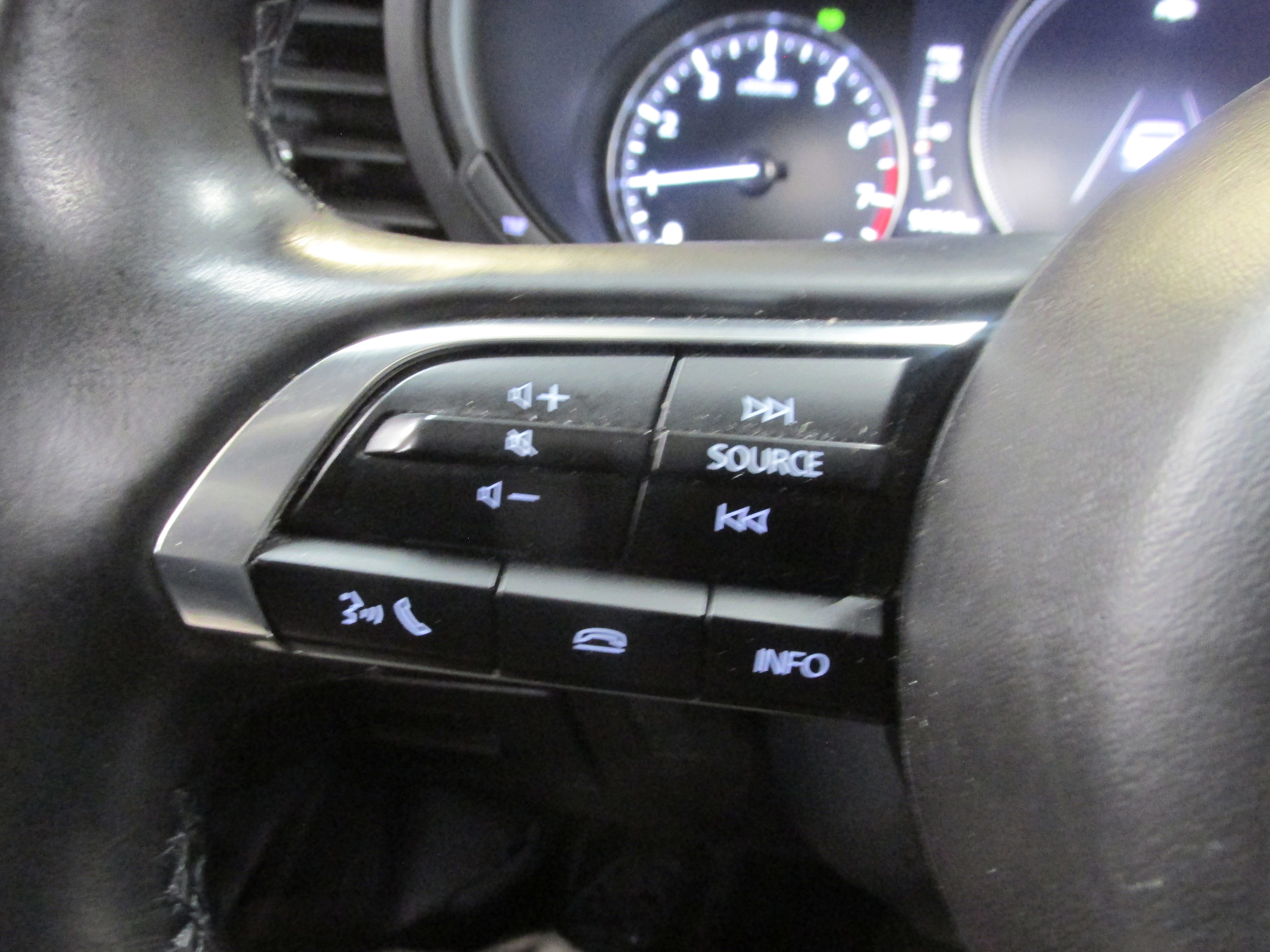 Used 2024 MAZDA MAZDA3 s FWD image 32