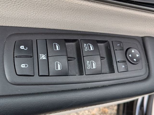 Certified 2024 Chrysler Pacifica Touring-L image 15