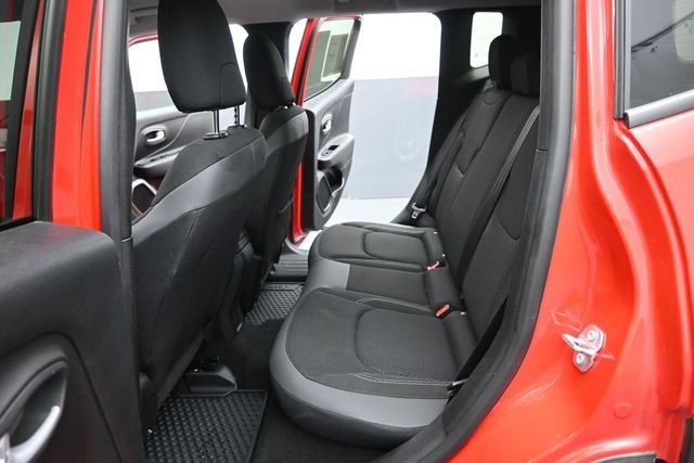 Used 2023 Jeep Renegade Latitude w/ Premium Group AWD/4WD image 14
