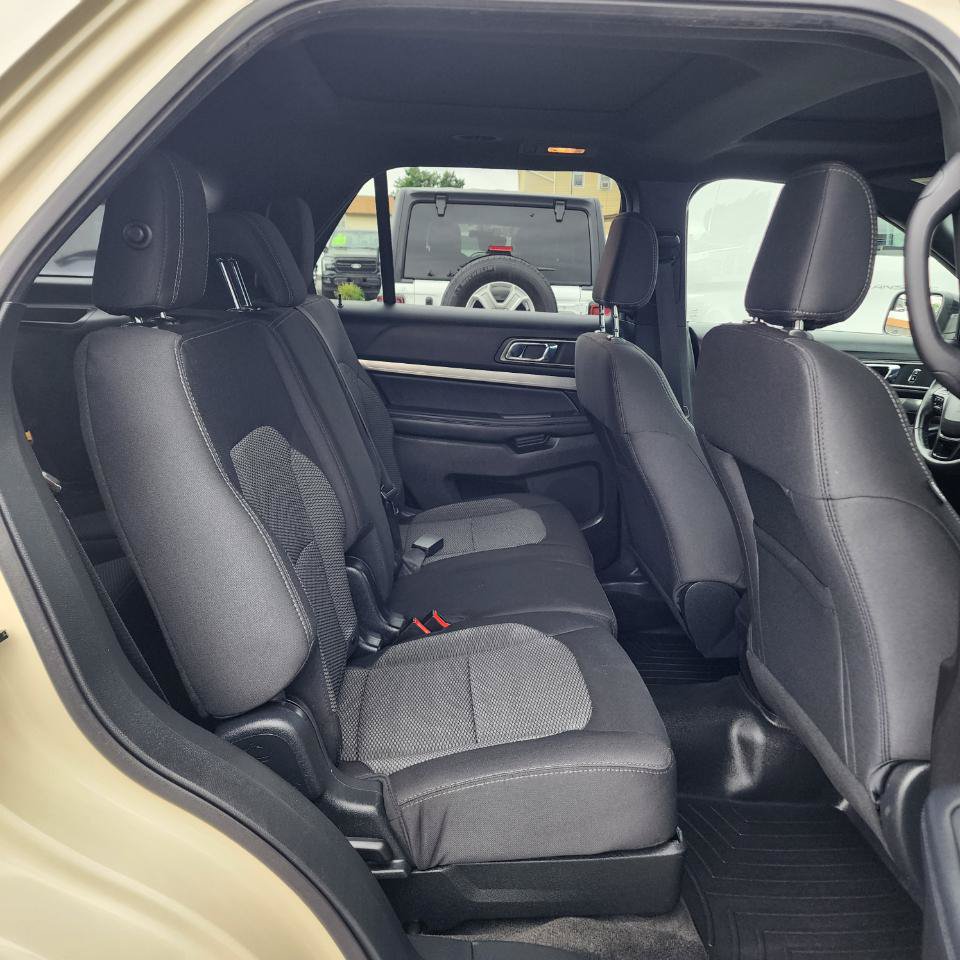 Used 2018 Ford Explorer XLT w/ Equipment Group 201A AWD/4WD image 14