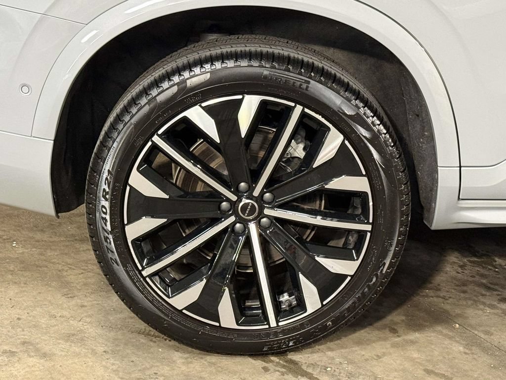 Used 2025 Volvo XC90 B6 Plus AWD/4WD image 13
