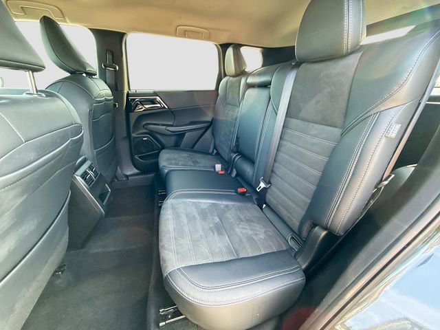 Used 2025 Mitsubishi Outlander SE FWD image 25