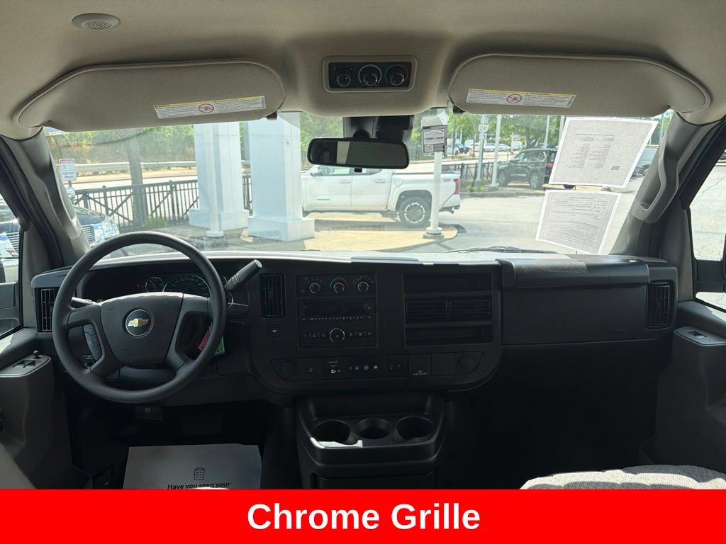 Used 2025 Chevrolet Express 3500 LT w/ LT Preferred Equipment Group RWD image 17
