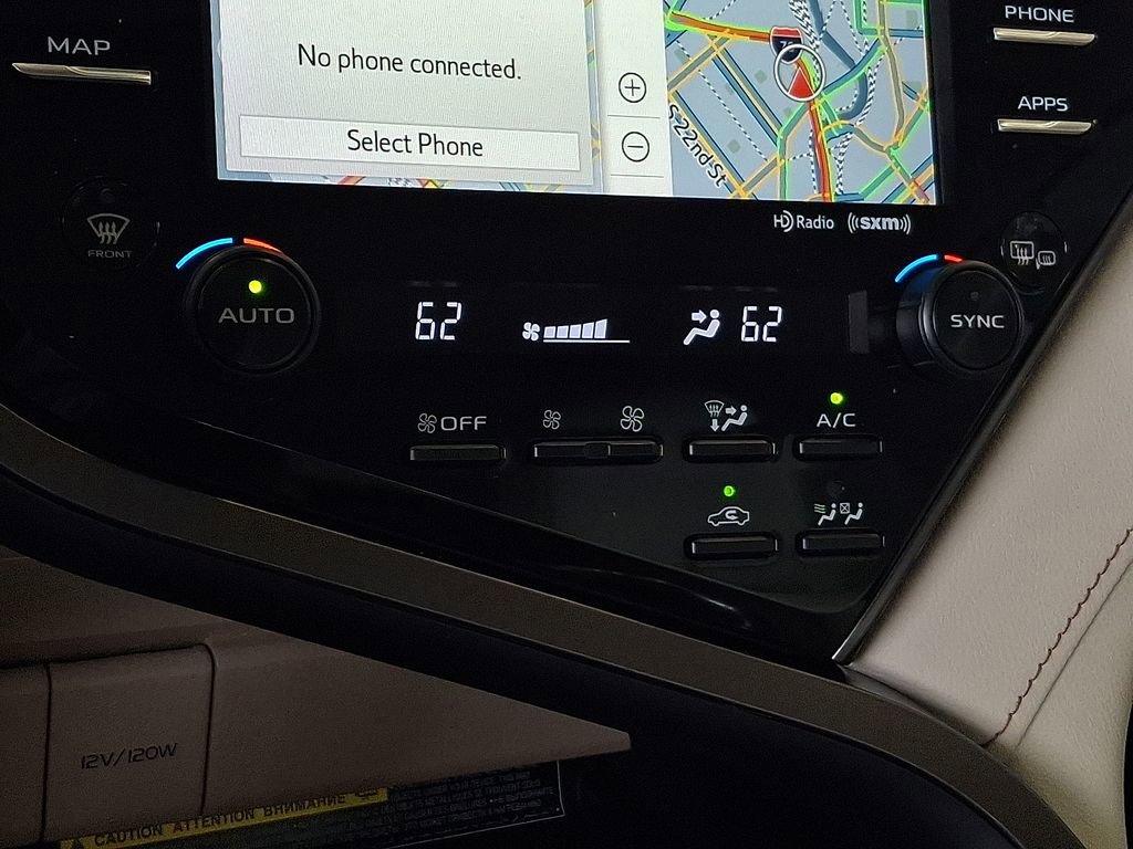 Used 2020 Toyota Camry XLE w/ Sunroof Package FWD image 18