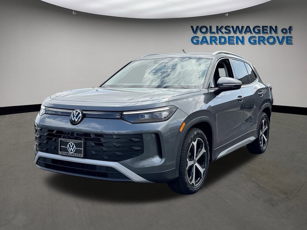 New 2025 Volkswagen Tiguan SE image 3