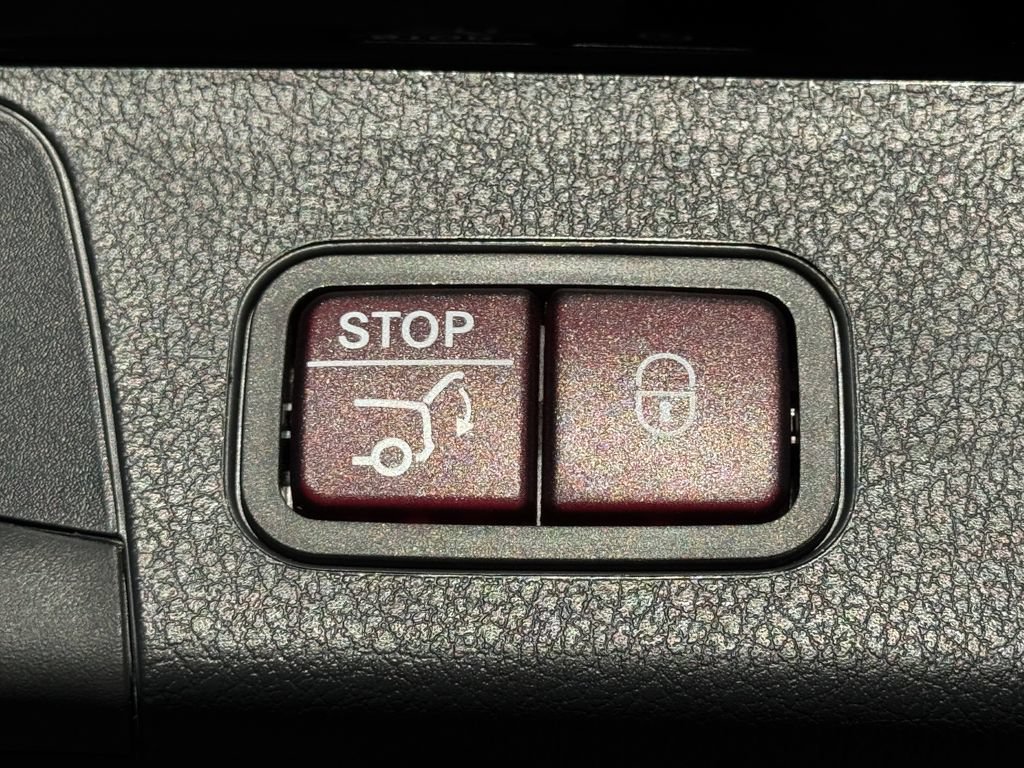 Certified 2025 Mercedes-Benz GLB 35 AMG 4MATIC image 15