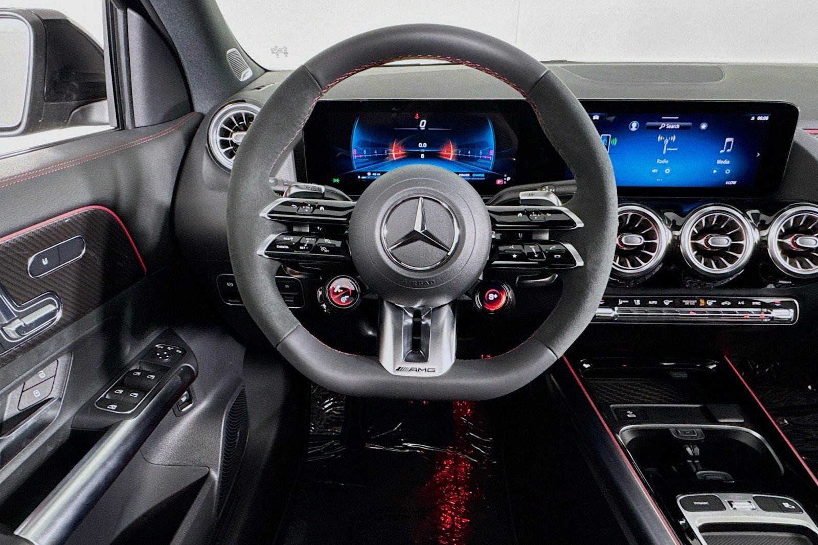 New 2026 Mercedes-Benz GLA 35 AMG 4MATIC image 4