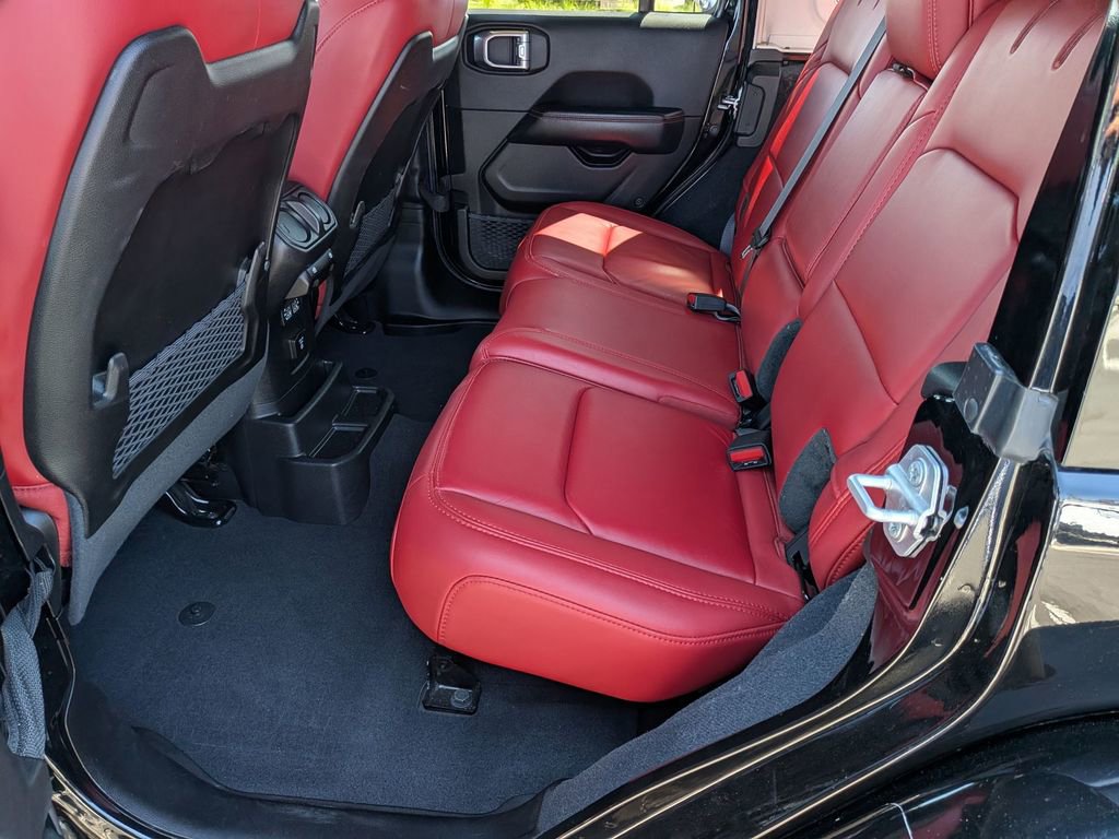 Used 2024 Jeep Wrangler Unlimited Rubicon 392 image 32