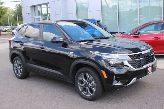 Used 2025 Kia Seltos LX AWD/4WD image 1