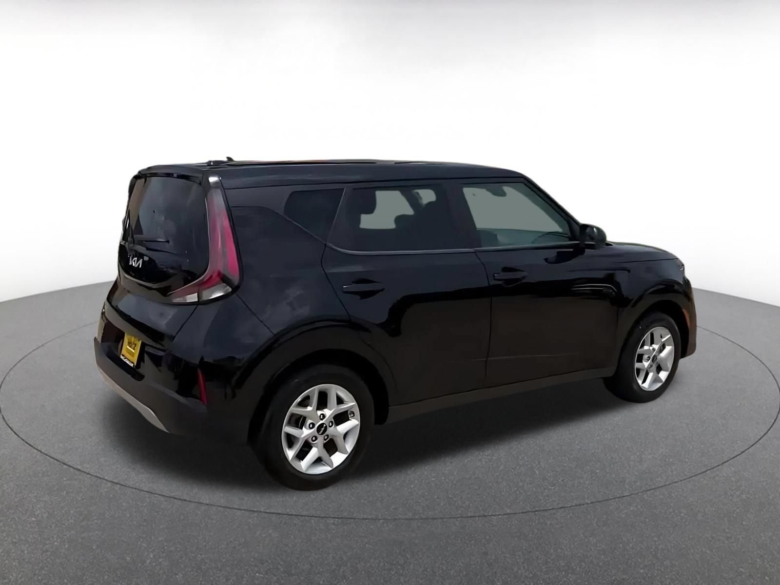 Used 2025 Kia Soul LX w/ LX Technology Package FWD image 11