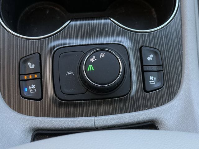 Used 2021 GMC Acadia SLT w/ Technology Package FWD image 22