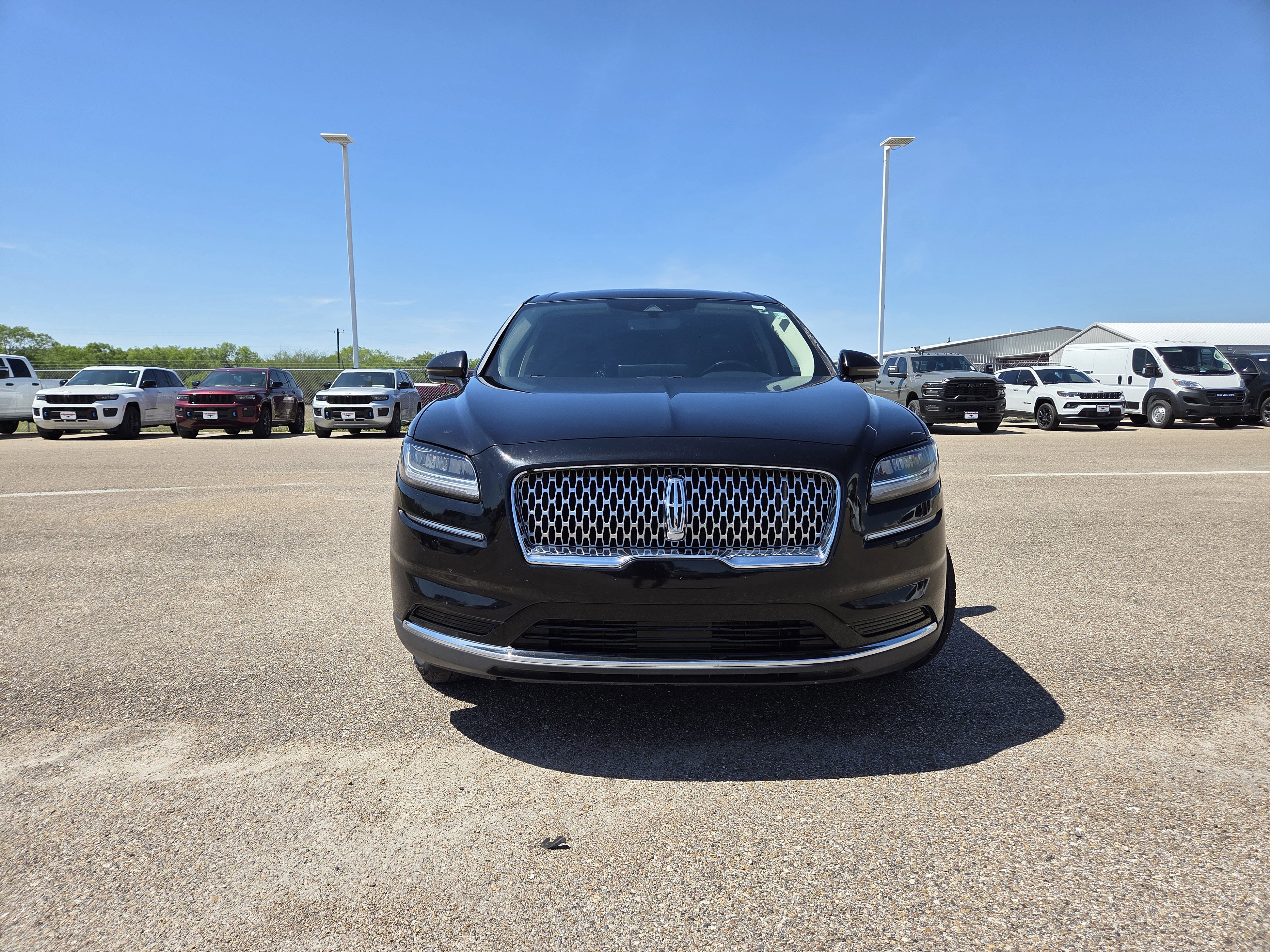 Used 2022 Lincoln Nautilus Reserve AWD/4WD image 2