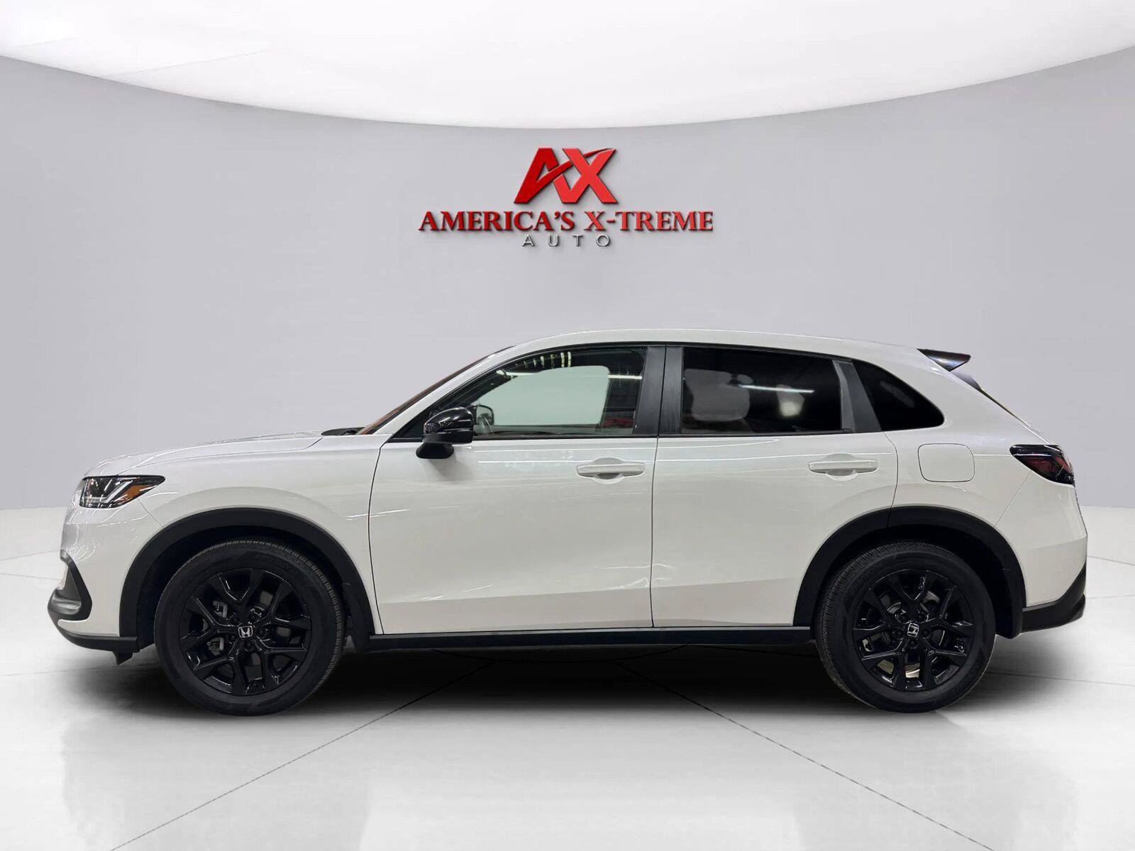 Used 2025 Honda HR-V Sport image 3